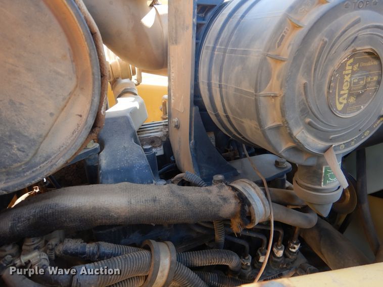 image for item JD9481 2004 Komatsu WB140-2N  backhoe