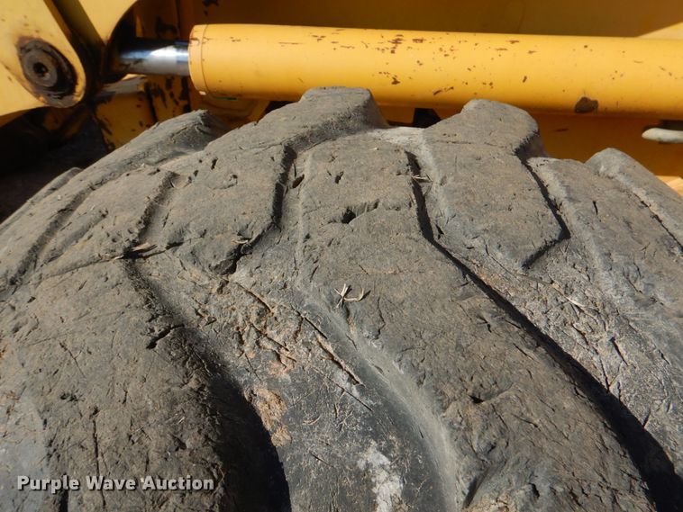 image for item JD9481 2004 Komatsu WB140-2N  backhoe