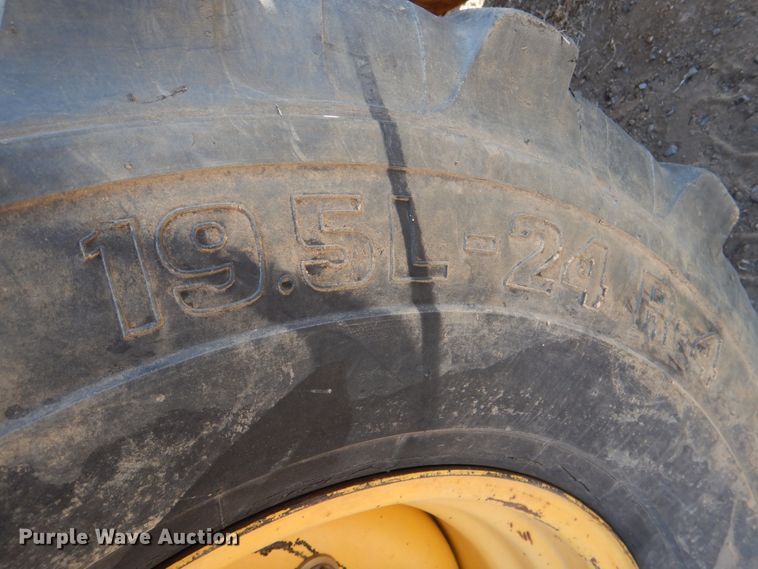 image for item JD9481 2004 Komatsu WB140-2N  backhoe