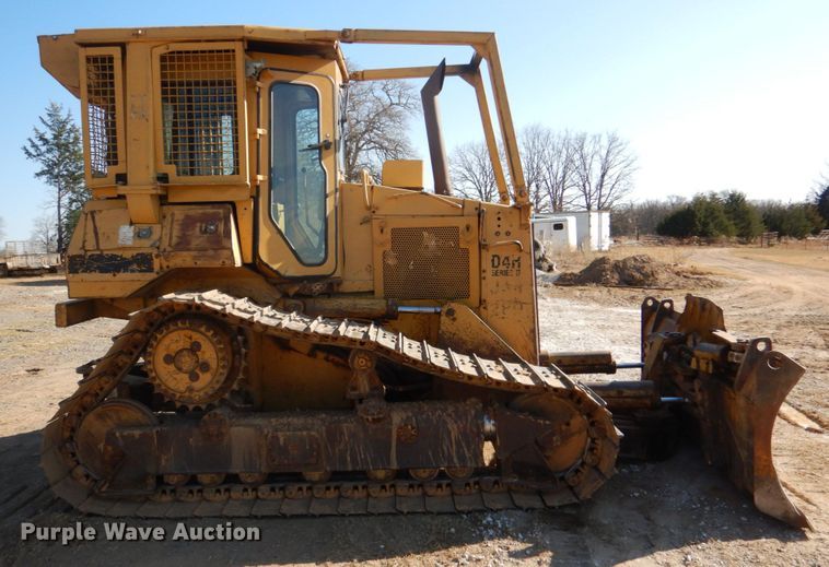 image for item JD9482 1991 Caterpillar D4H  dozer