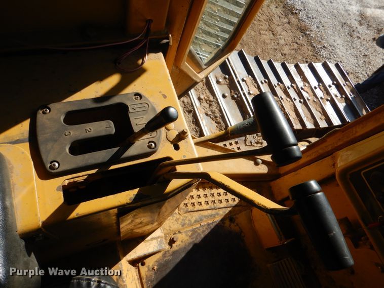image for item JD9482 1991 Caterpillar D4H  dozer