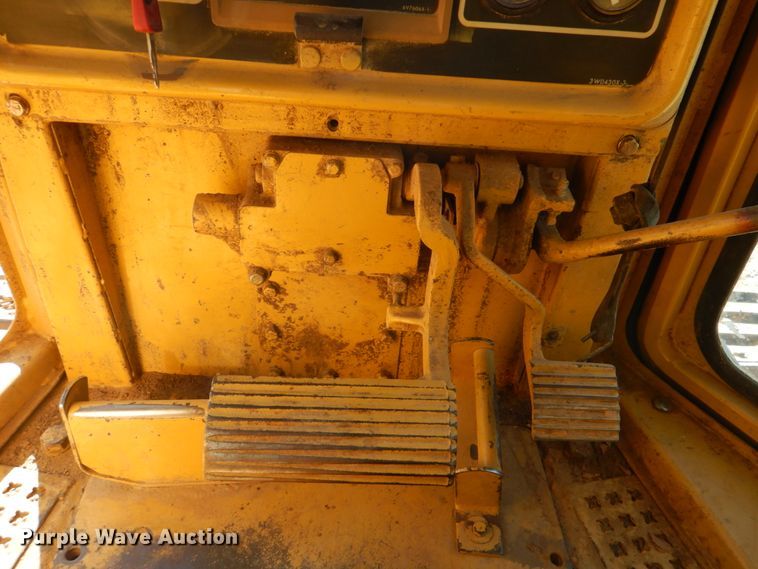 image for item JD9482 1991 Caterpillar D4H  dozer
