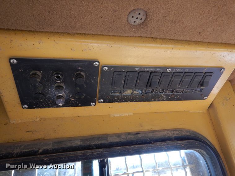 image for item JD9482 1991 Caterpillar D4H  dozer