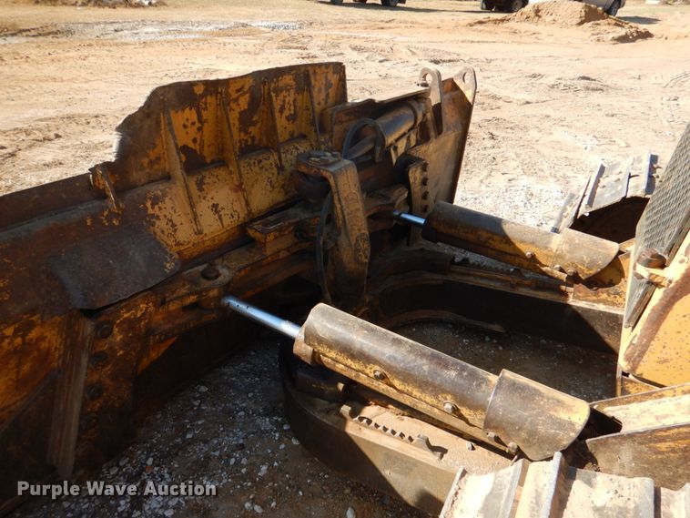 image for item JD9482 1991 Caterpillar D4H  dozer