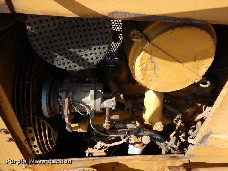 image for item JD9482 1991 Caterpillar D4H  dozer