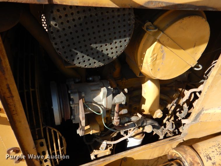 image for item JD9482 1991 Caterpillar D4H  dozer