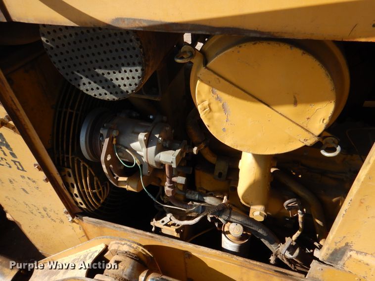 image for item JD9482 1991 Caterpillar D4H  dozer