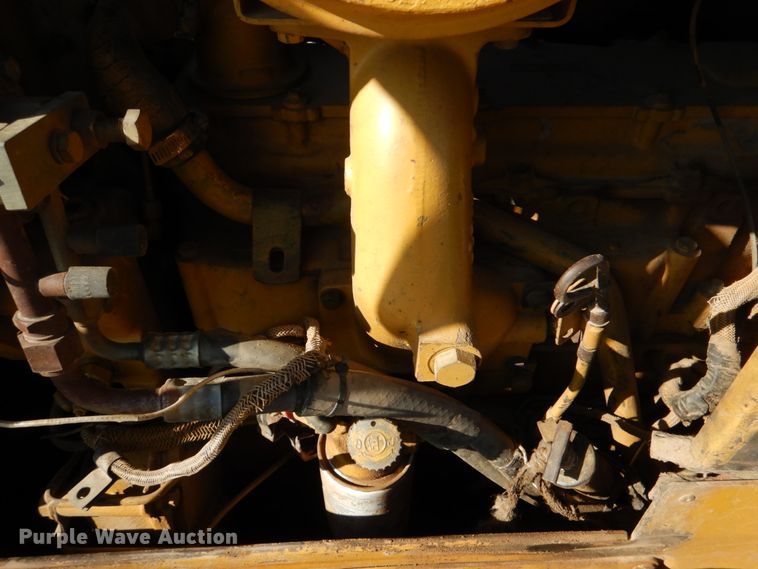 image for item JD9482 1991 Caterpillar D4H  dozer