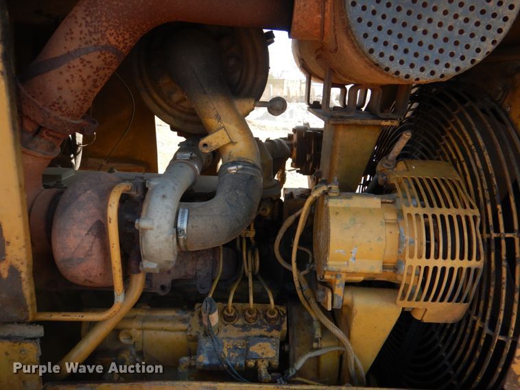 image for item JD9482 1991 Caterpillar D4H  dozer