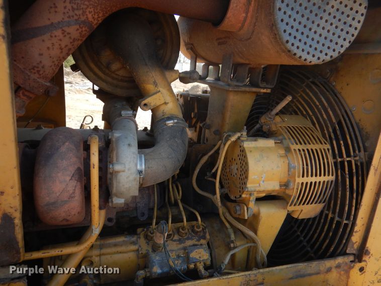 image for item JD9482 1991 Caterpillar D4H  dozer