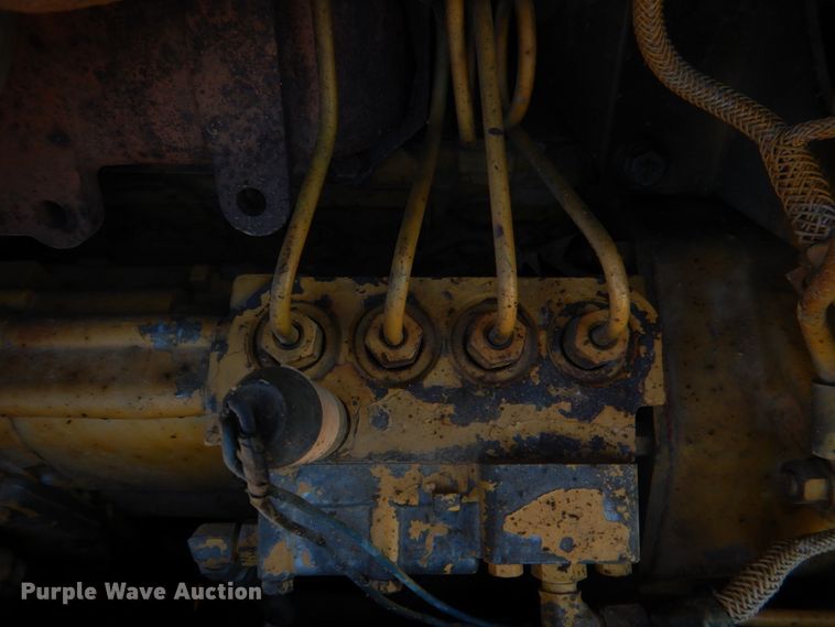 image for item JD9482 1991 Caterpillar D4H  dozer