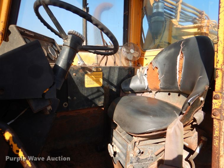 image for item JD9487 1976 John Deere 762  elevating scraper