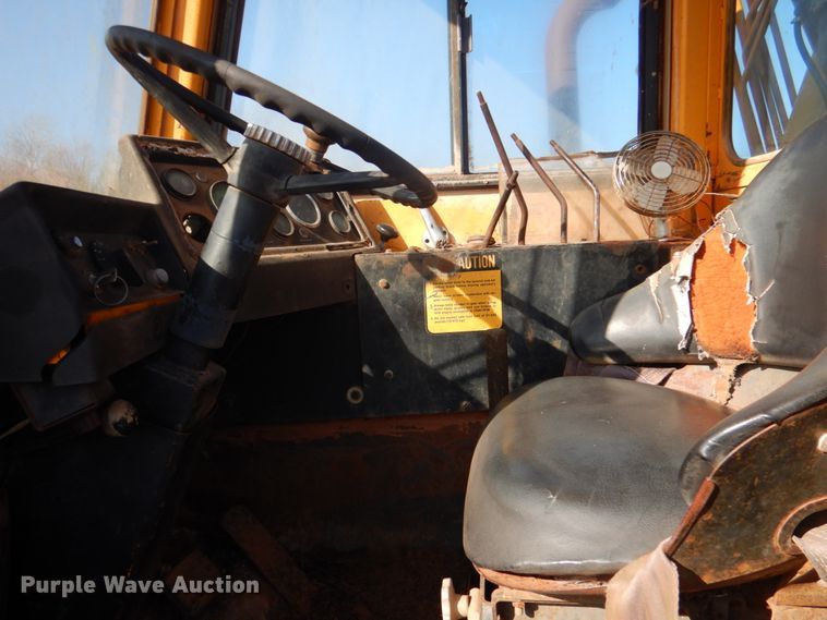 image for item JD9487 1976 John Deere 762  elevating scraper