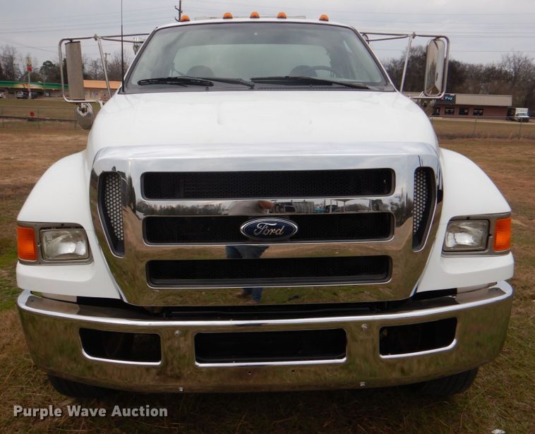 image for item JD9488 2006 Ford F750 Super Duty XLT  fuel truck