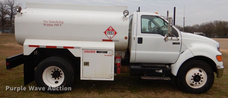 image for item JD9488 2006 Ford F750 Super Duty XLT  fuel truck