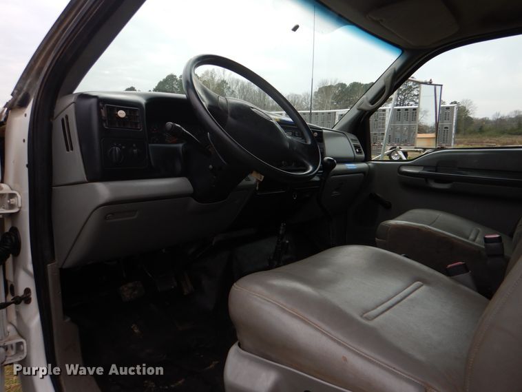 image for item JD9488 2006 Ford F750 Super Duty XLT  fuel truck