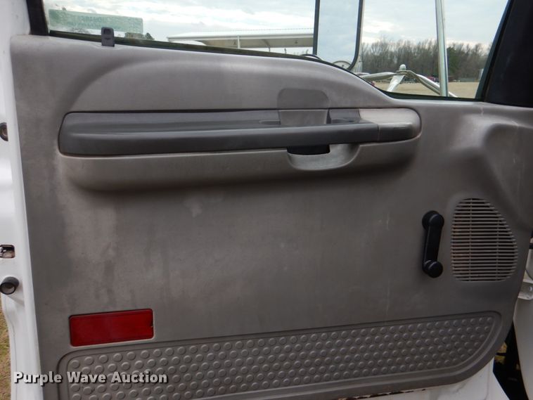 image for item JD9488 2006 Ford F750 Super Duty XLT  fuel truck