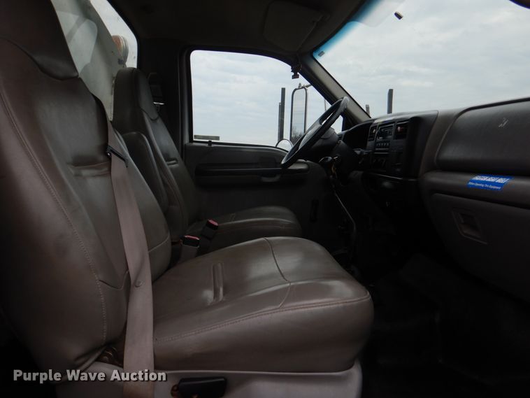 image for item JD9488 2006 Ford F750 Super Duty XLT  fuel truck