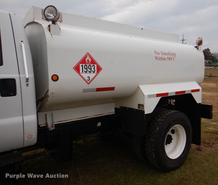 image for item JD9488 2006 Ford F750 Super Duty XLT  fuel truck