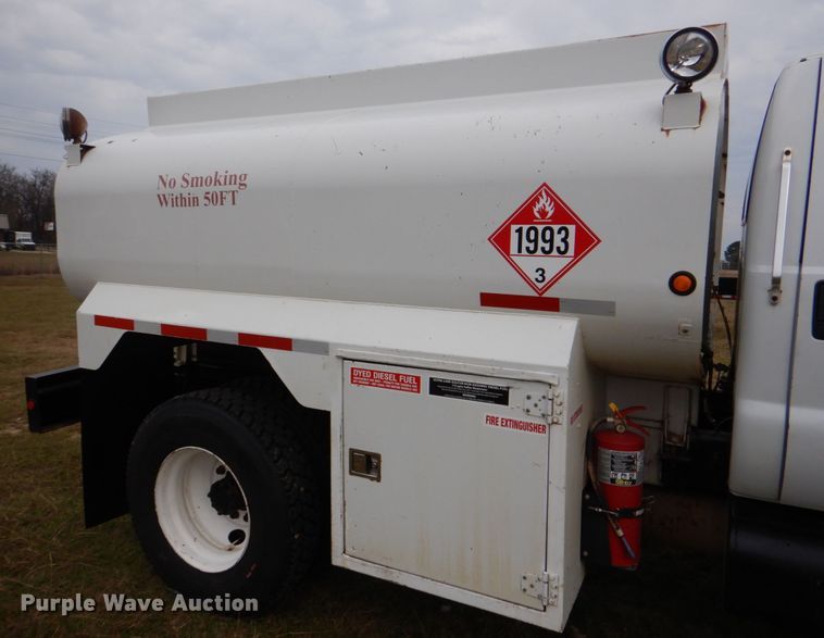 image for item JD9488 2006 Ford F750 Super Duty XLT  fuel truck