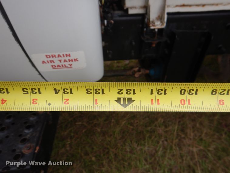 image for item JD9488 2006 Ford F750 Super Duty XLT  fuel truck