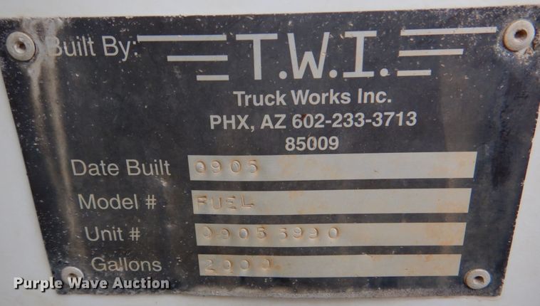 image for item JD9488 2006 Ford F750 Super Duty XLT  fuel truck