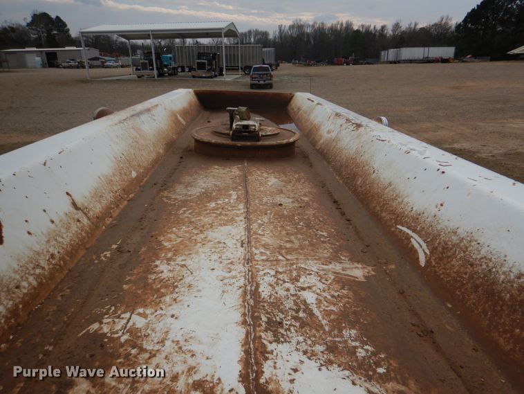 image for item JD9488 2006 Ford F750 Super Duty XLT  fuel truck