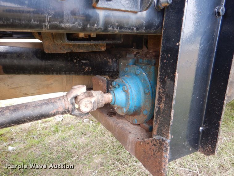 image for item JD9488 2006 Ford F750 Super Duty XLT  fuel truck