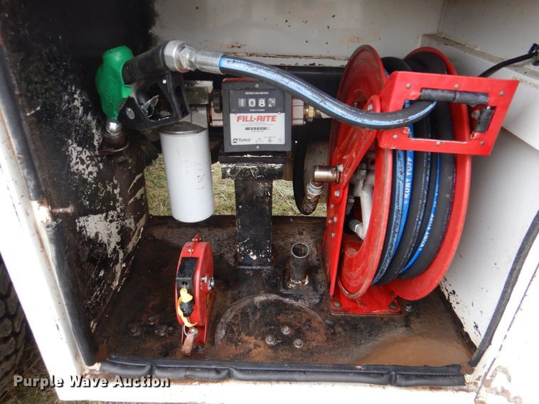 image for item JD9488 2006 Ford F750 Super Duty XLT  fuel truck