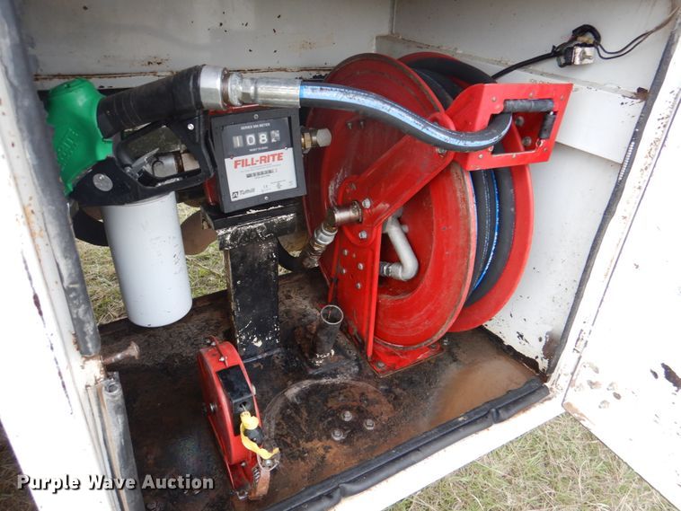 image for item JD9488 2006 Ford F750 Super Duty XLT  fuel truck