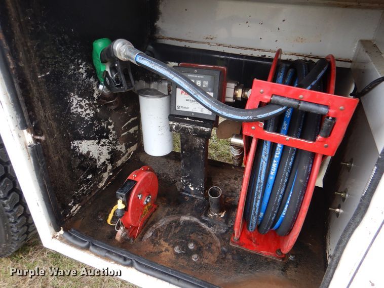 image for item JD9488 2006 Ford F750 Super Duty XLT  fuel truck