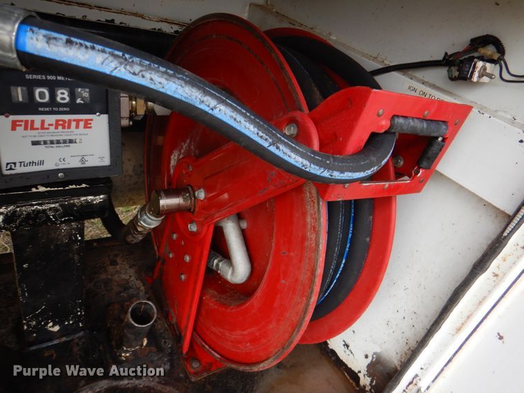 image for item JD9488 2006 Ford F750 Super Duty XLT  fuel truck