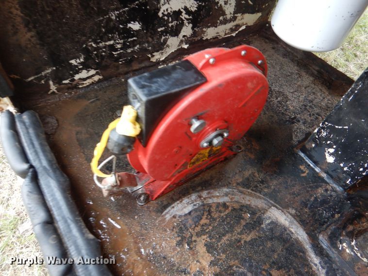 image for item JD9488 2006 Ford F750 Super Duty XLT  fuel truck