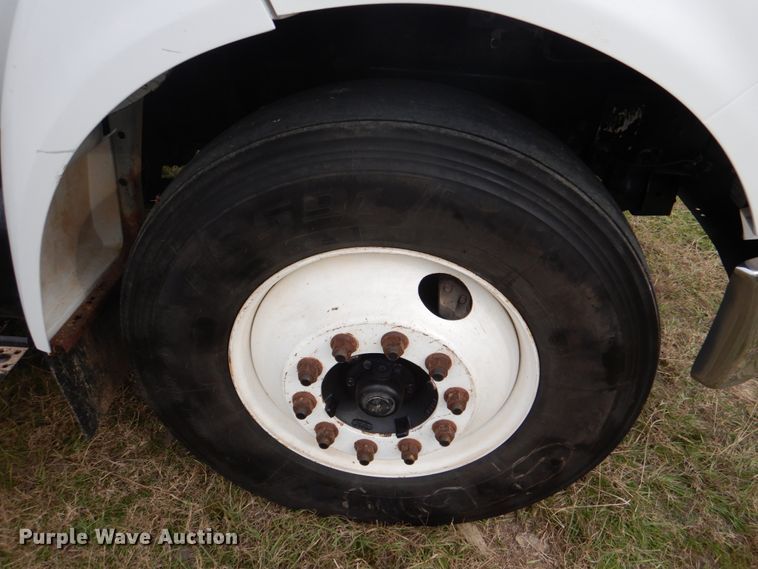 image for item JD9488 2006 Ford F750 Super Duty XLT  fuel truck