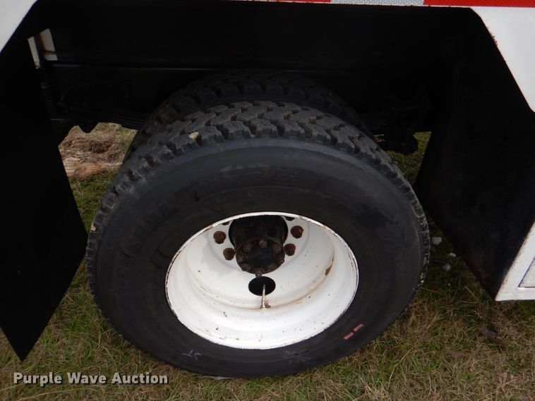 image for item JD9488 2006 Ford F750 Super Duty XLT  fuel truck