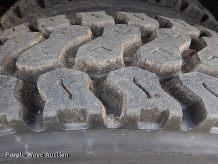 image for item JD9488 2006 Ford F750 Super Duty XLT  fuel truck