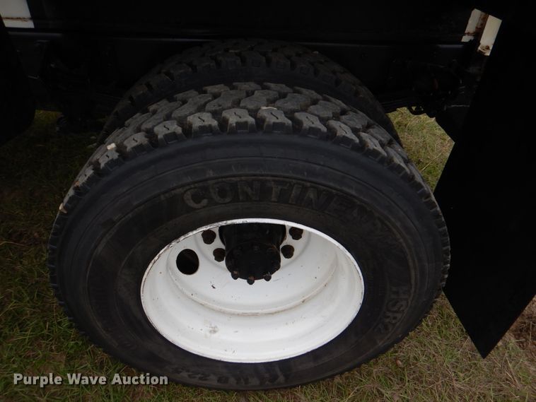 image for item JD9488 2006 Ford F750 Super Duty XLT  fuel truck