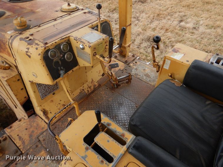image for item JD9501 1985 Caterpillar D6D  dozer