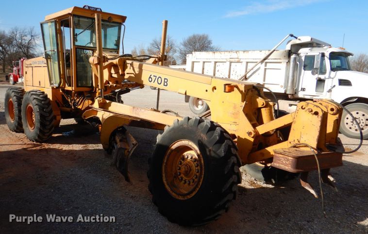 image for item JD9532 1990 John Deere 670B  motor grader