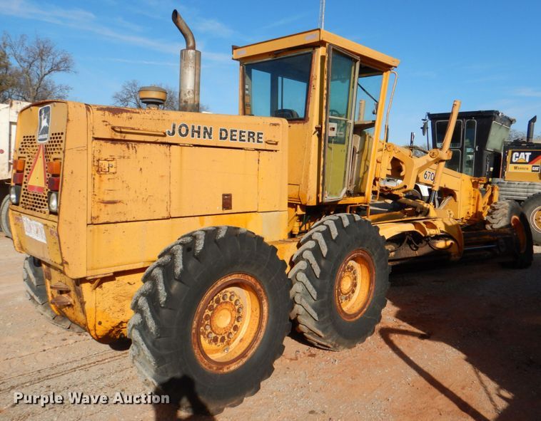 image for item JD9532 1990 John Deere 670B  motor grader