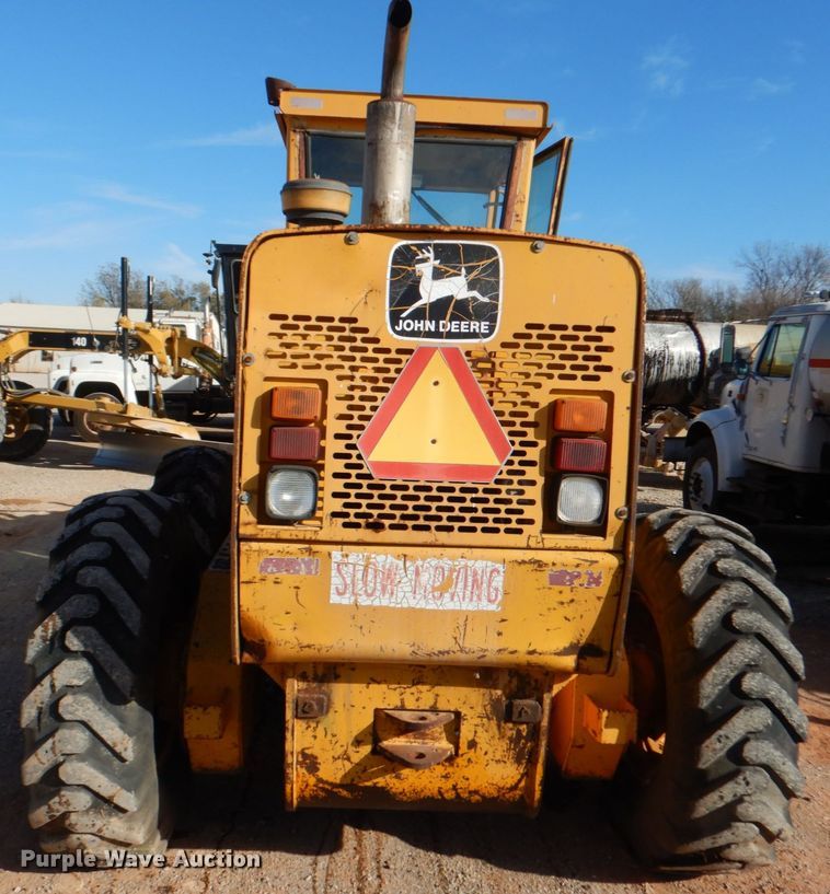 image for item JD9532 1990 John Deere 670B  motor grader