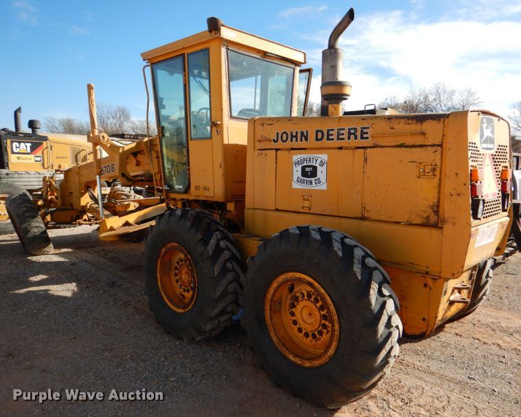 image for item JD9532 1990 John Deere 670B  motor grader