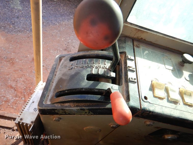 image for item JD9532 1990 John Deere 670B  motor grader