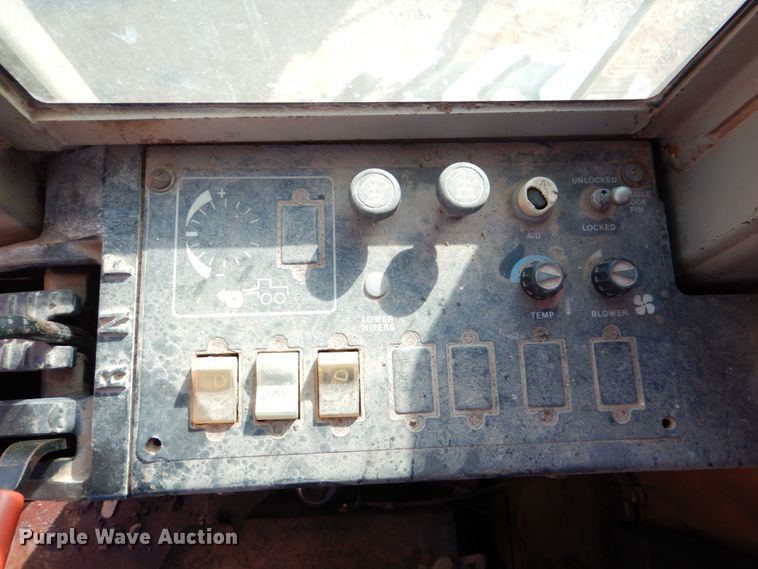 image for item JD9532 1990 John Deere 670B  motor grader