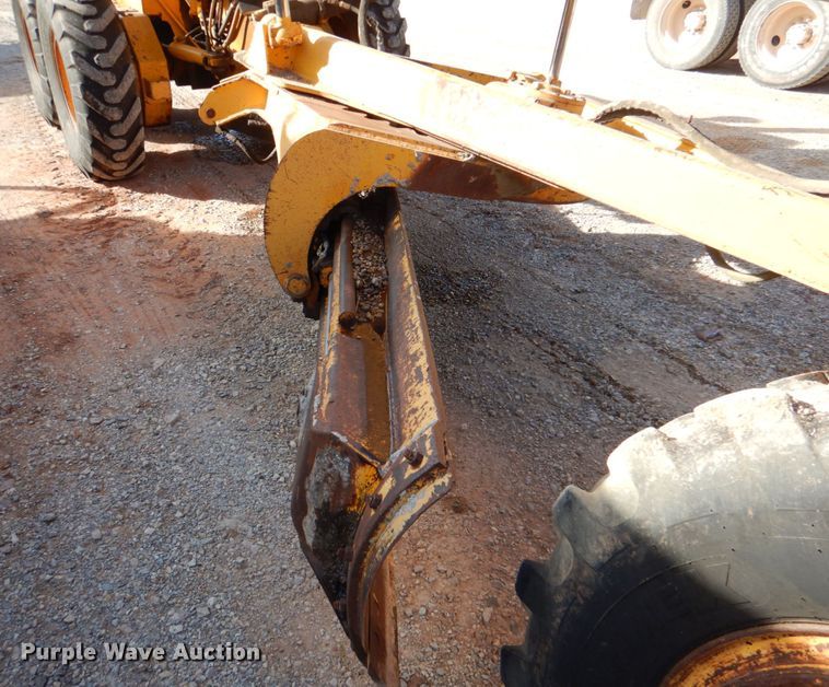 image for item JD9532 1990 John Deere 670B  motor grader