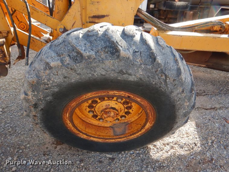 image for item JD9532 1990 John Deere 670B  motor grader