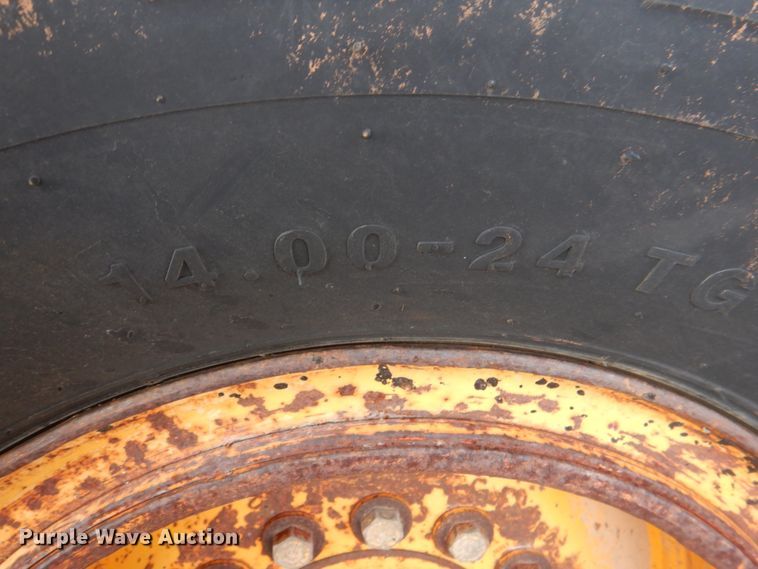 image for item JD9532 1990 John Deere 670B  motor grader