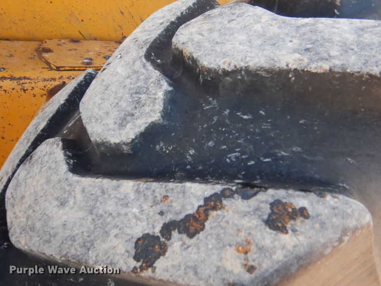 image for item JD9532 1990 John Deere 670B  motor grader