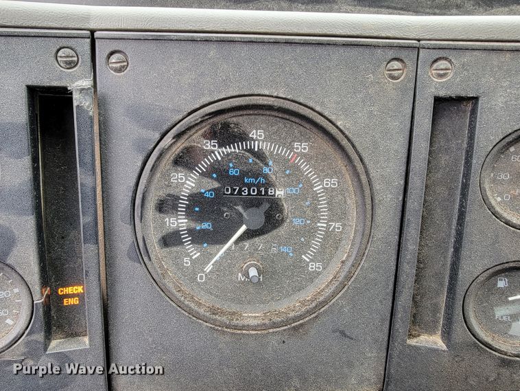 image for item JE9147 2000 Sterling SC7000  oil distributor truck