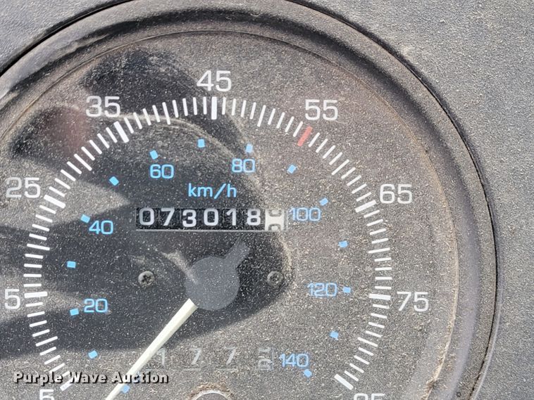 image for item JE9147 2000 Sterling SC7000  oil distributor truck